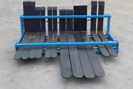 Front bar prevents forks falling sideways